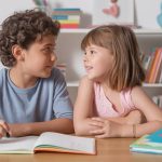 Come gestire le attività extrascolastiche quando i gemelli hanno interessi diversi